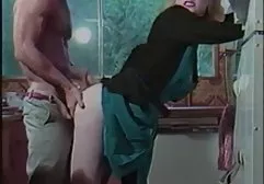 جوجه برای نفوذ دوگانه در مقعد بکار فیلم سکسی ایرانی چادری می رود