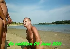 معشوقه در جوراب ساق بلند fucks در سکس خانواده ایرانی یک برده جوان
