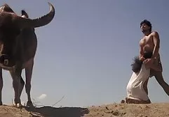 بیدمشک MILF jerks فیلم سکسی ایرانی برای دانلود توسط یک masturbator