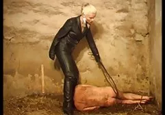 دخترک سخت می خوابد، در فیلم کوتاه سکسی ایرانی حالی که پدرش fucks است